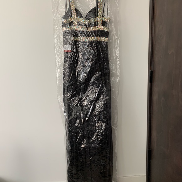 NWT Stunning Jeweled-Strap V-Neck Prom Long Dress by La Femme, Silk, Black Sz 4 - Picture 8 of 13